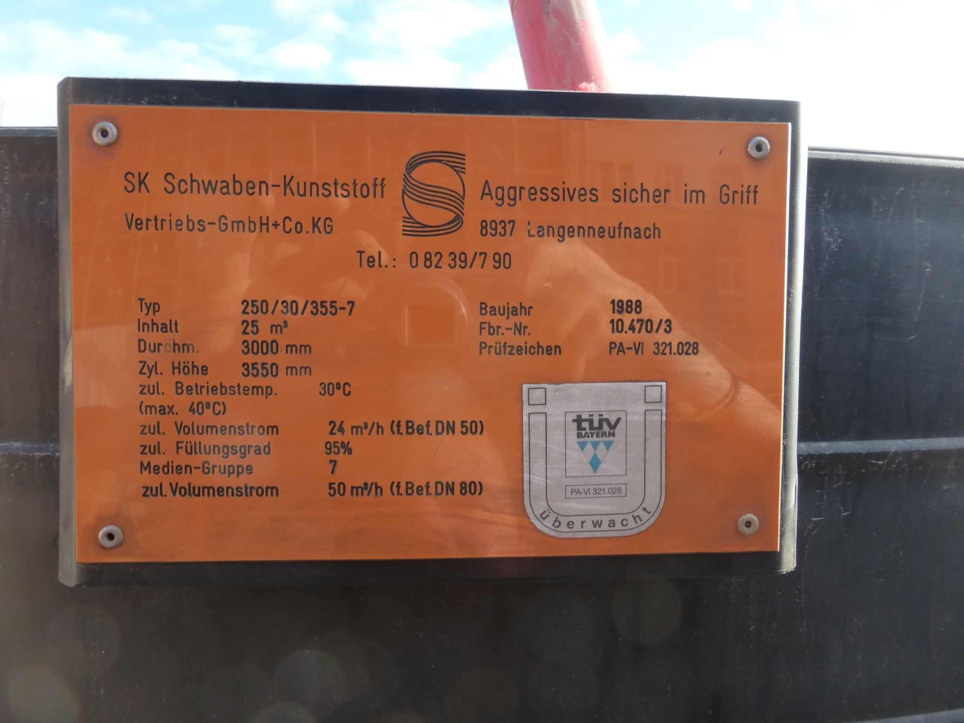 PE-Flachbodenbehälter mit Auffangwanne (4)