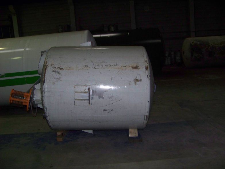 Stehender Rührwerkbehälter aus Edelstahl mit 4 Pra (2)