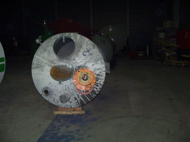 Stehender Rührwerkbehälter aus Edelstahl mit 4 Pra (3)