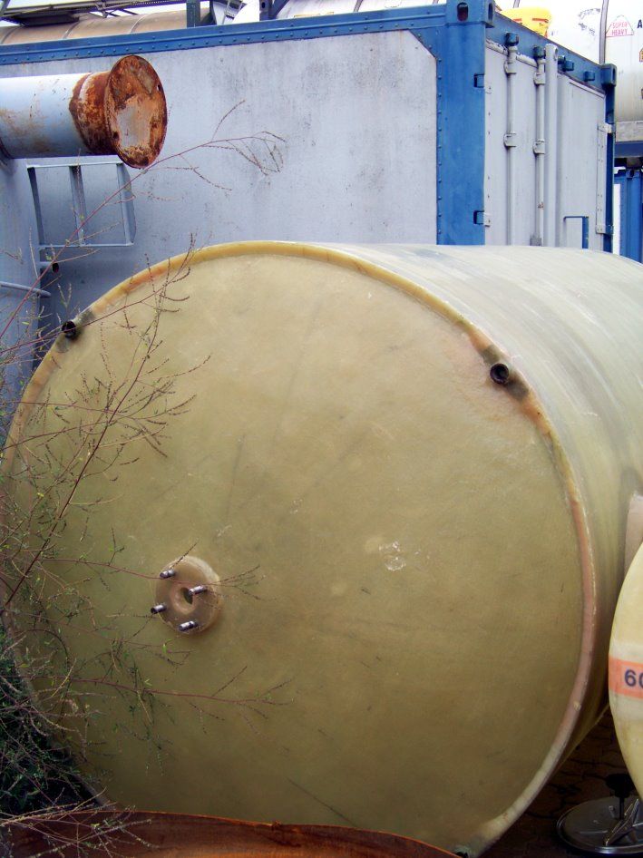 Lagerbehälter aus GFK, auf 4 Füßen (2)