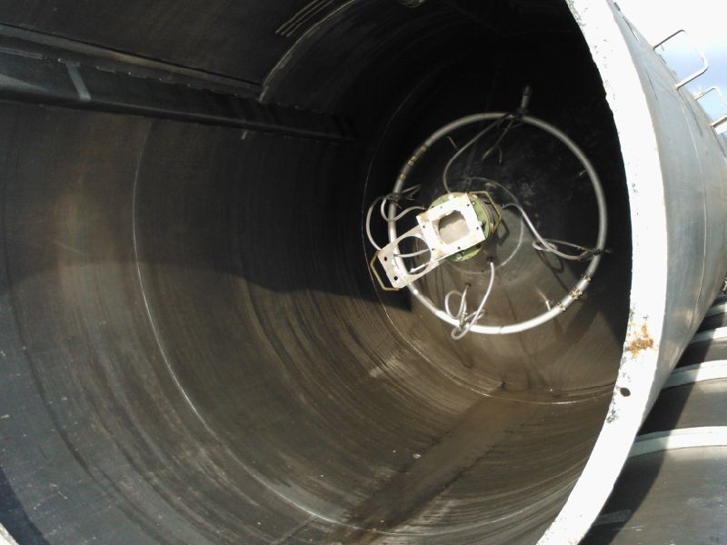 Lagersilo aus Aluminium, auf Fußring stehend (2)