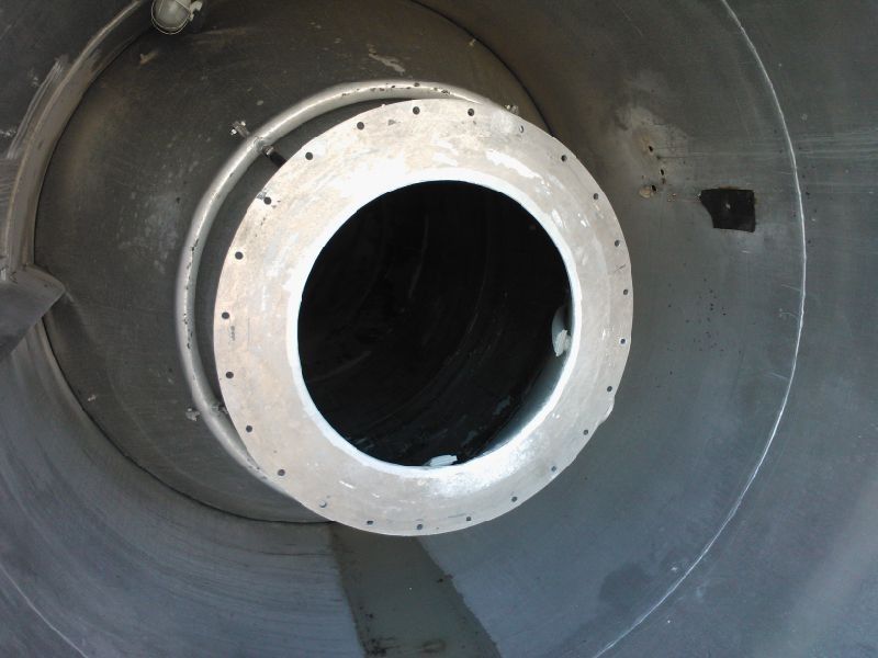 Lagersilo aus Aluminium, auf Fußring stehend (4)