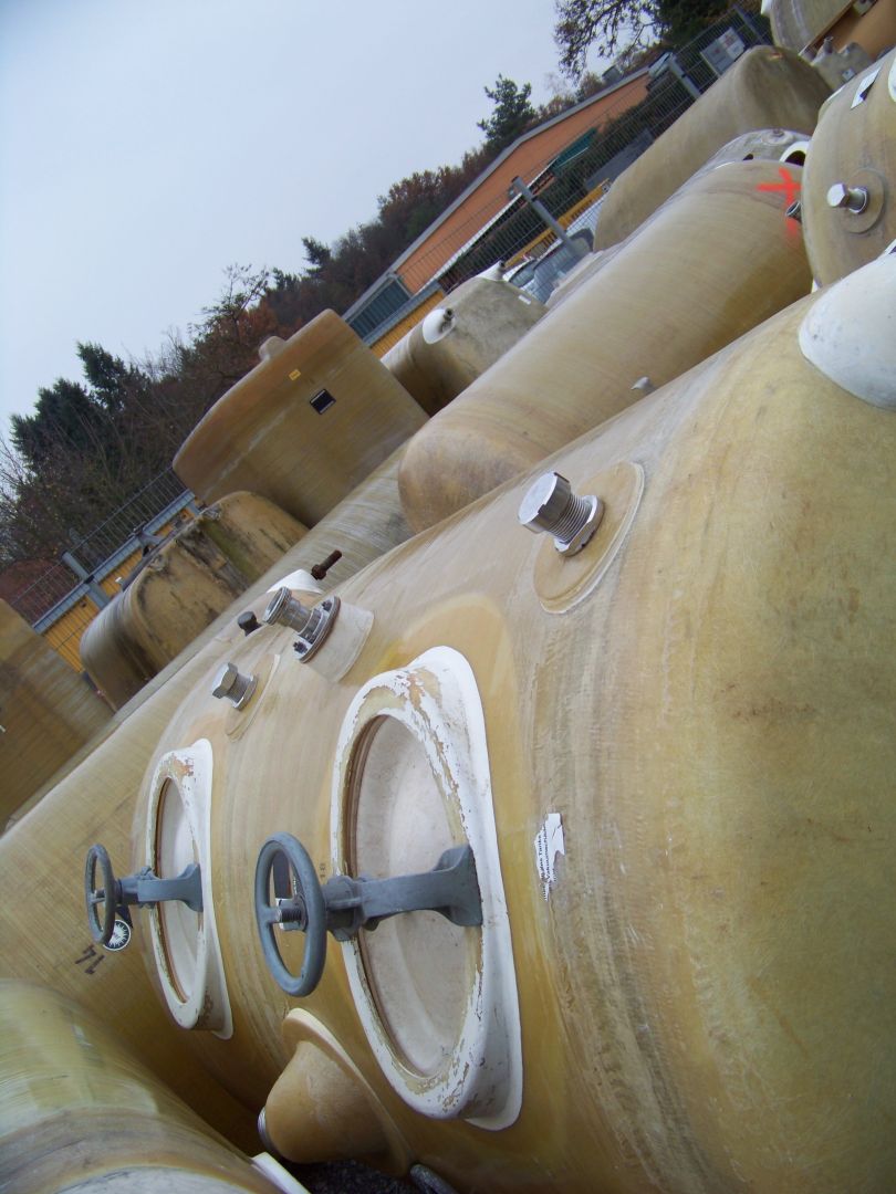 Lagerbeh&auml;lter aus GFK, zweikammrig (1)