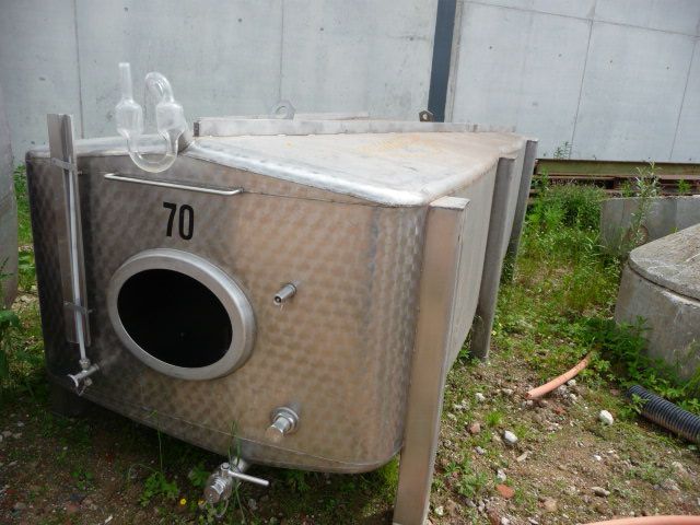 Lagerbehälter aus Edelstahl, aufeinander gesattelt (5)