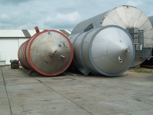 Stehender, zylindrokonischer Edelstahlbeh&auml;lter (Si (1)