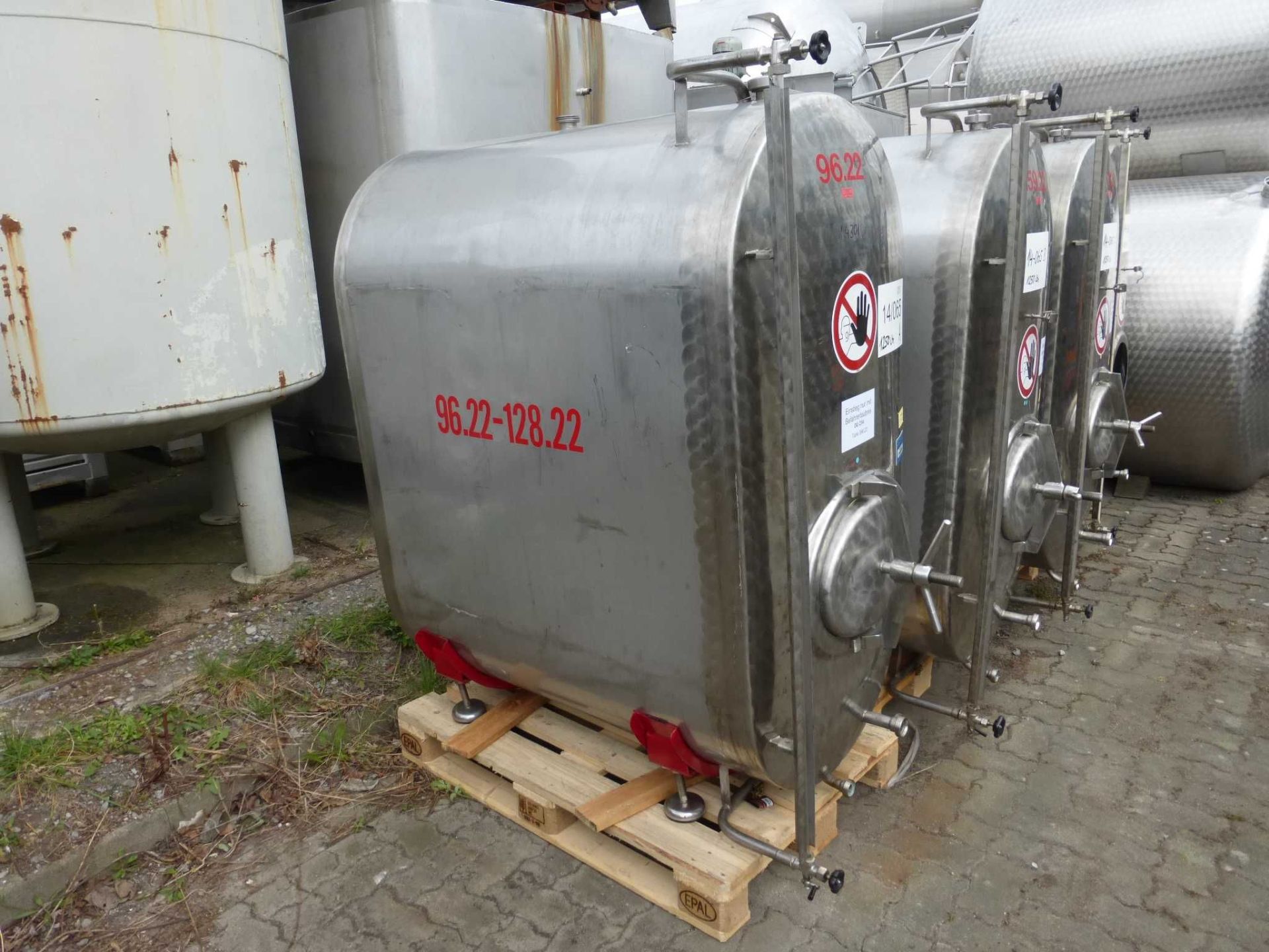 Lagerbehälter aus Edelstahl (V2A), auf Lageschalen (2)