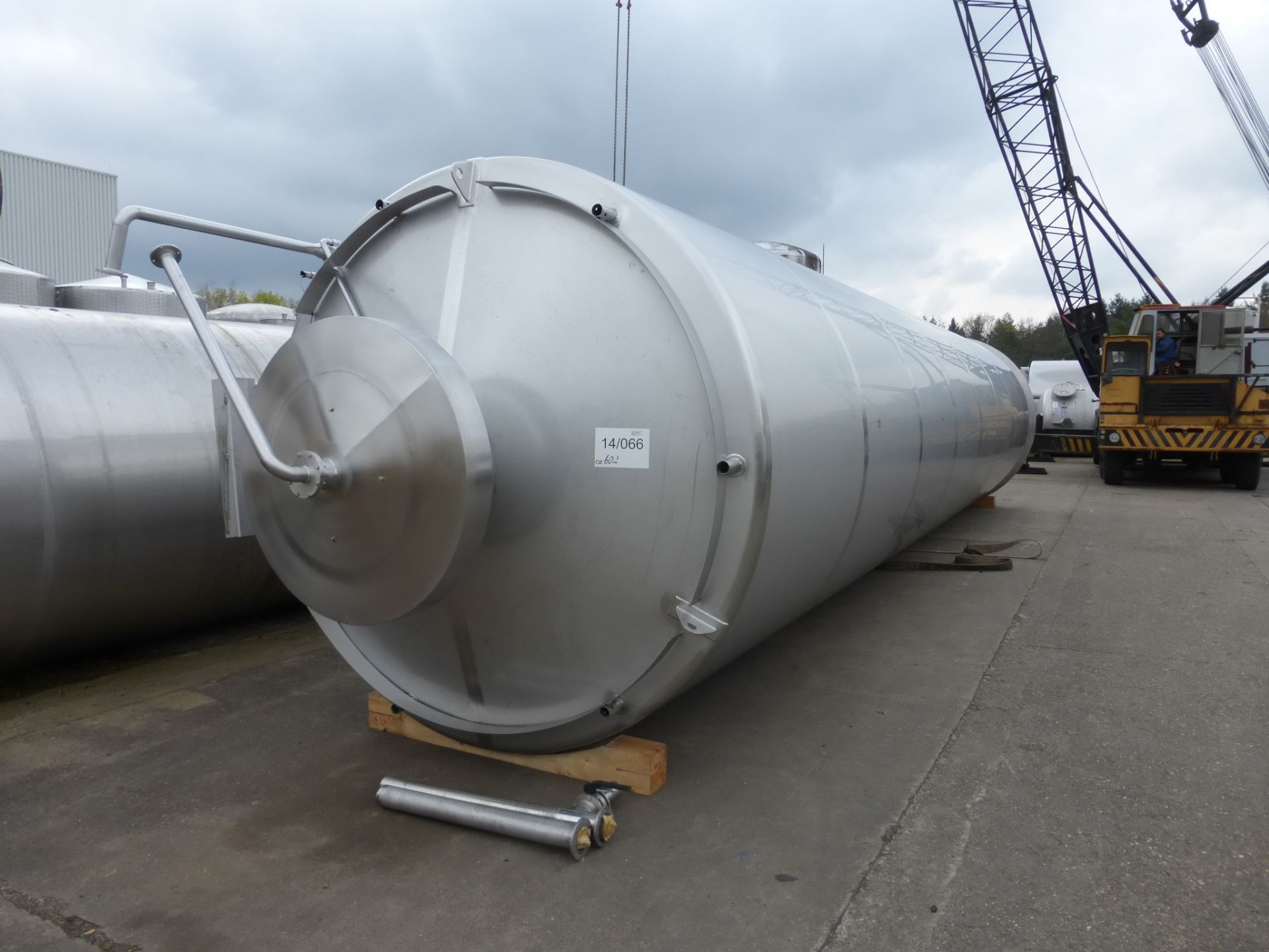 R&uuml;hrwerksbeh&auml;lter aus Edelstahl, auf Standzarge (1)