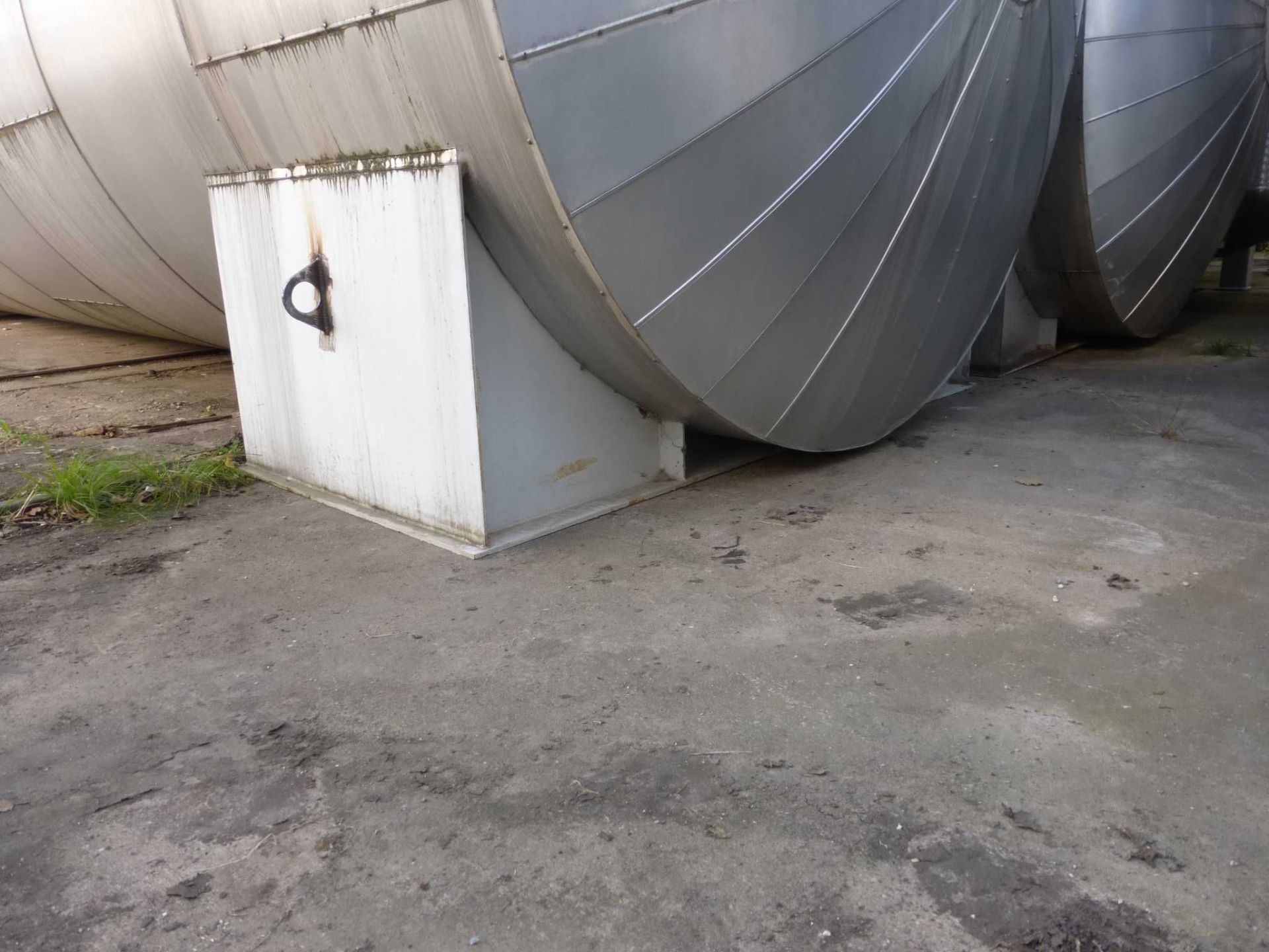 Lagerbehälter aus Stahl, nach DIN 6616/2, isoliert (2)