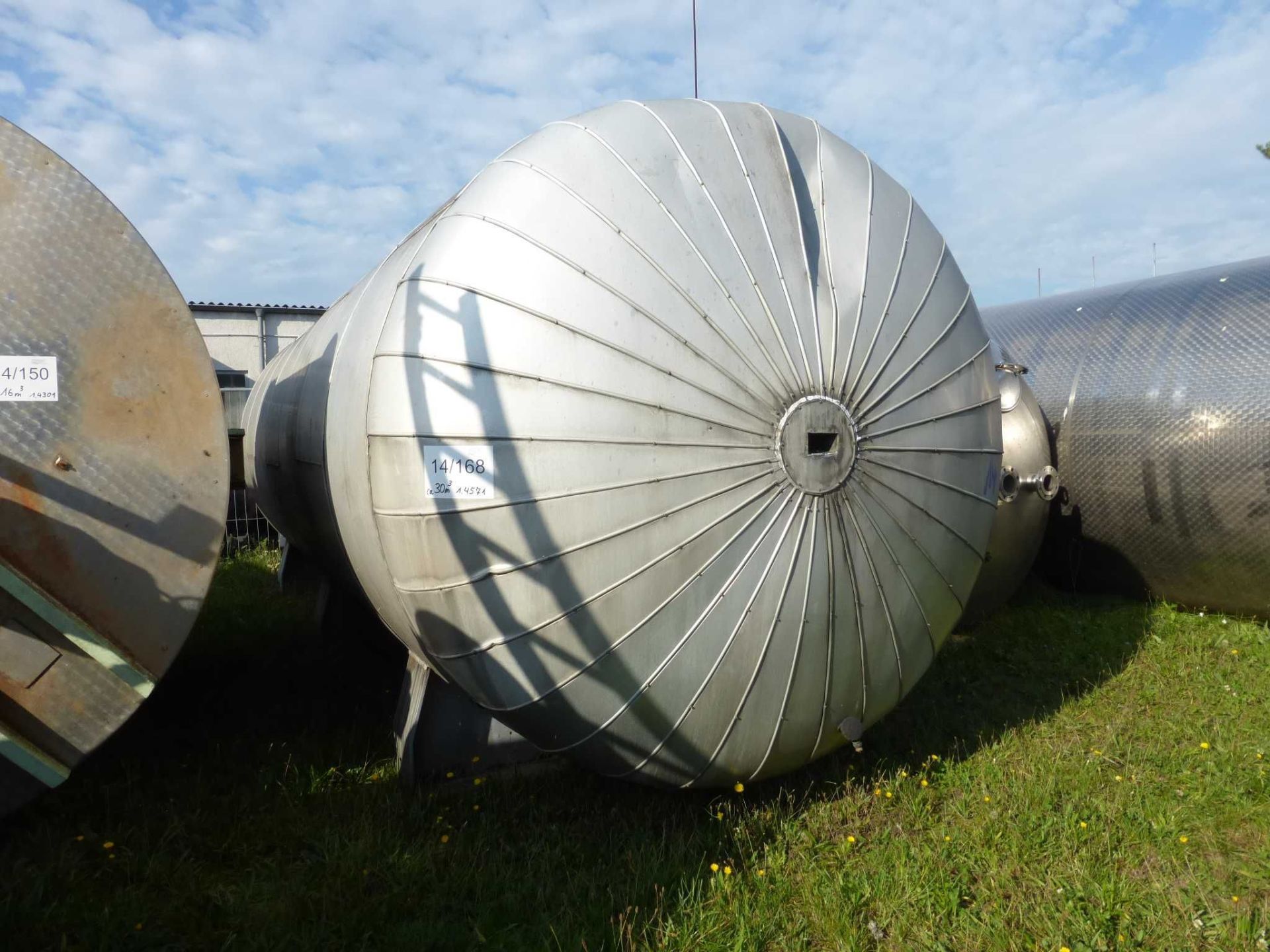 Lagerbehälter aus Edelstahl (V4A), isoliert (3)