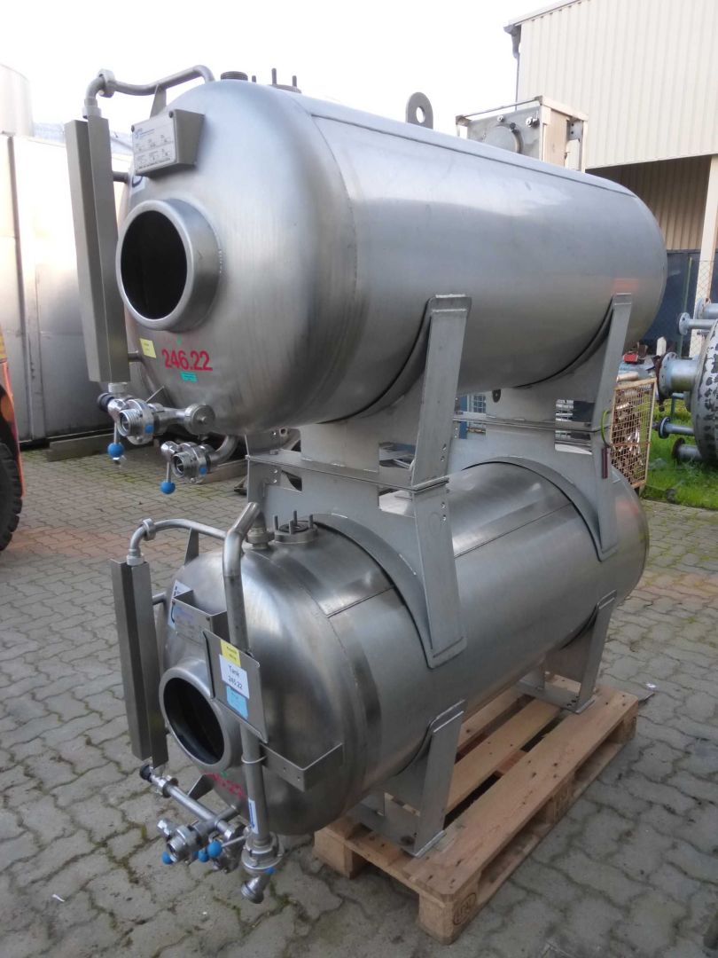 Edelstahlbehälter aus V2A, übereinandergesattelt (2)