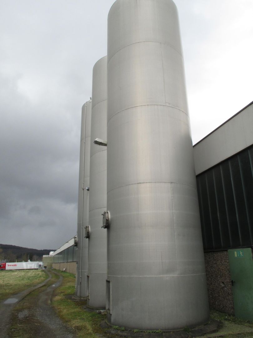 Lagersilo aus Aluminium, auf Fu&szlig;ring stehend (1)