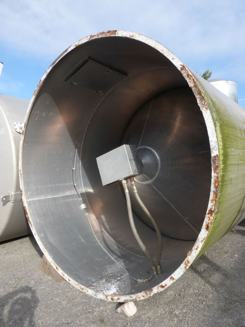 Lagersilo aus Aluminium, auf Fußring stehend (2)