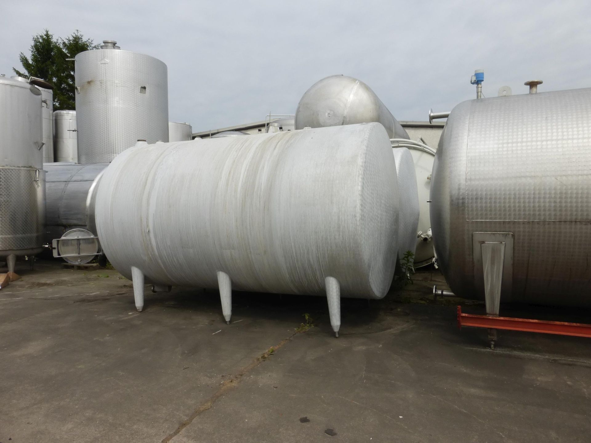 R&uuml;hrwerksbeh&auml;lter aus Edelstahl (V2A), isoliert (1)