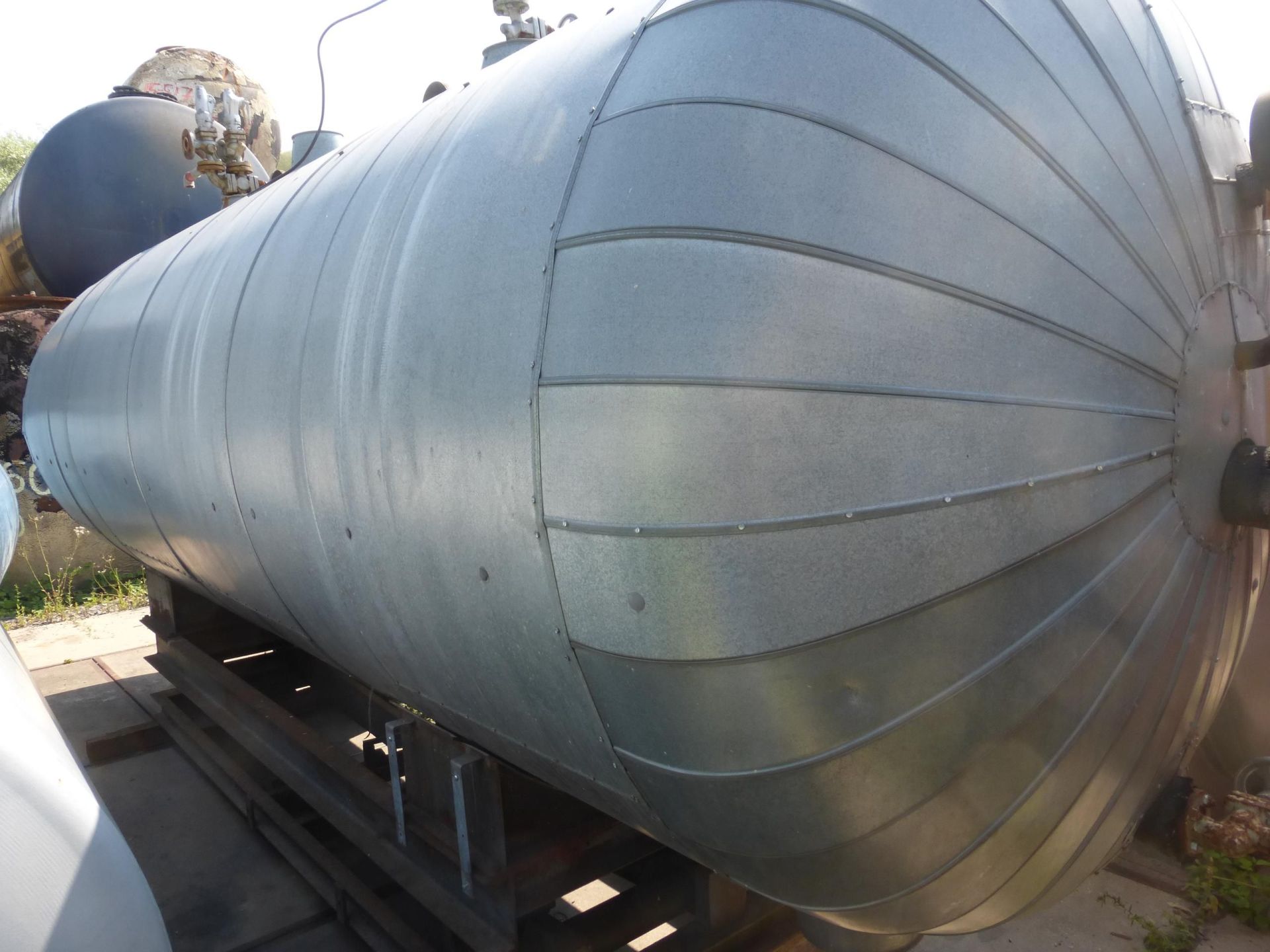 Druckbehälter aus Stahl, CO2-Tank, isoliert (2)