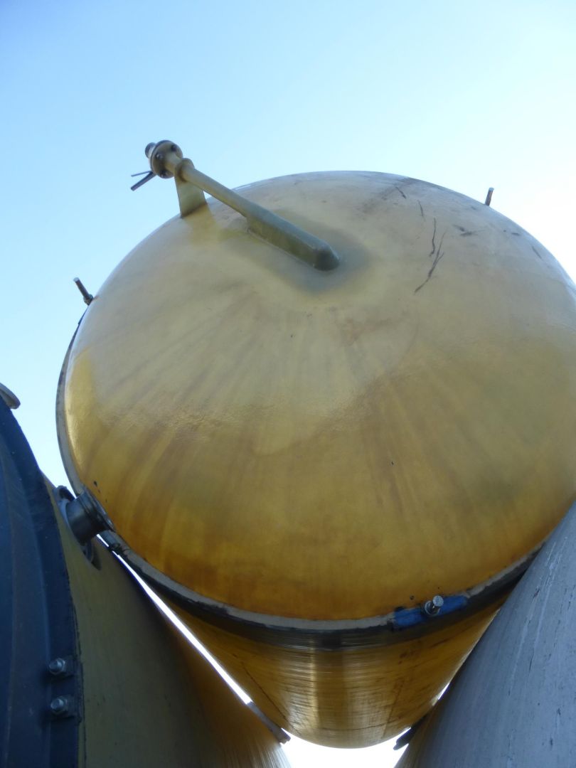 Lagerbeh&auml;lter aus GFK, auf 6 Kegelf&uuml;&szlig;en (1)