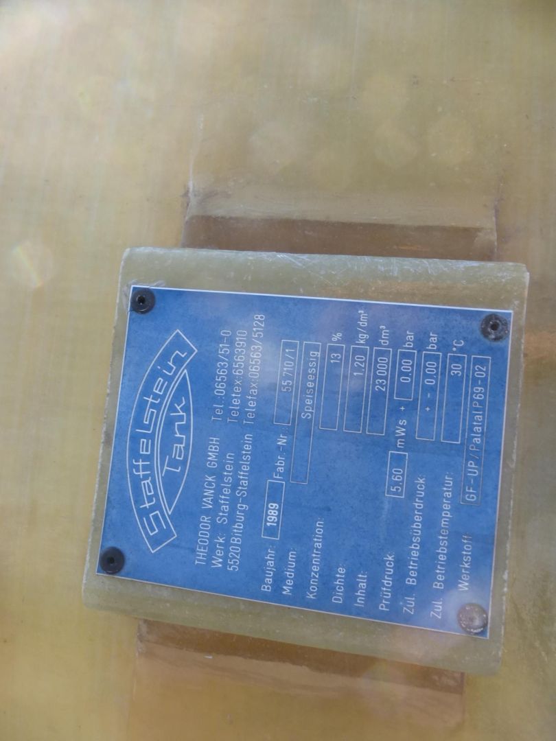 Lagerbehälter aus GFK, auf 6 Kegelfüßen (3)