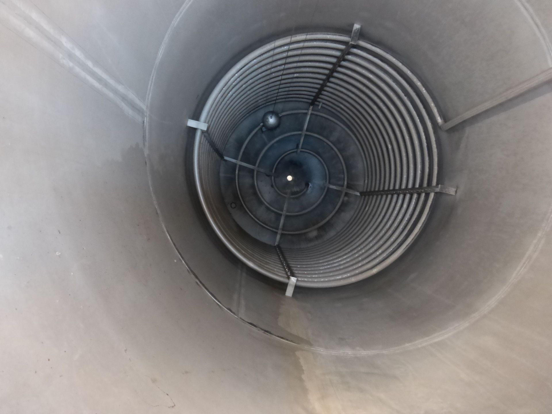 Lagerbehälter aus Edelstahl, heiz-/kühlbar, isol. (4)