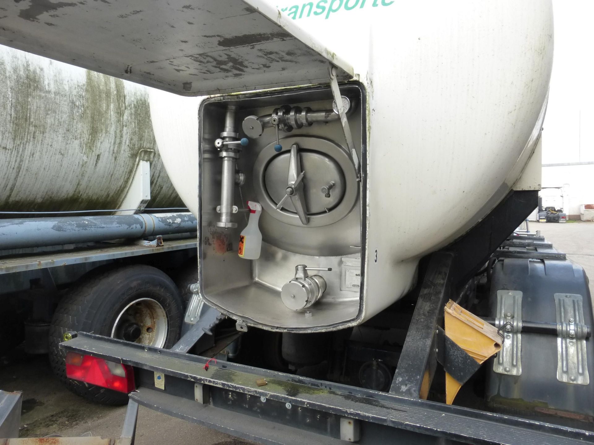 Tranksportbehälter aus Edelstahl, Sattelauflieger (4)