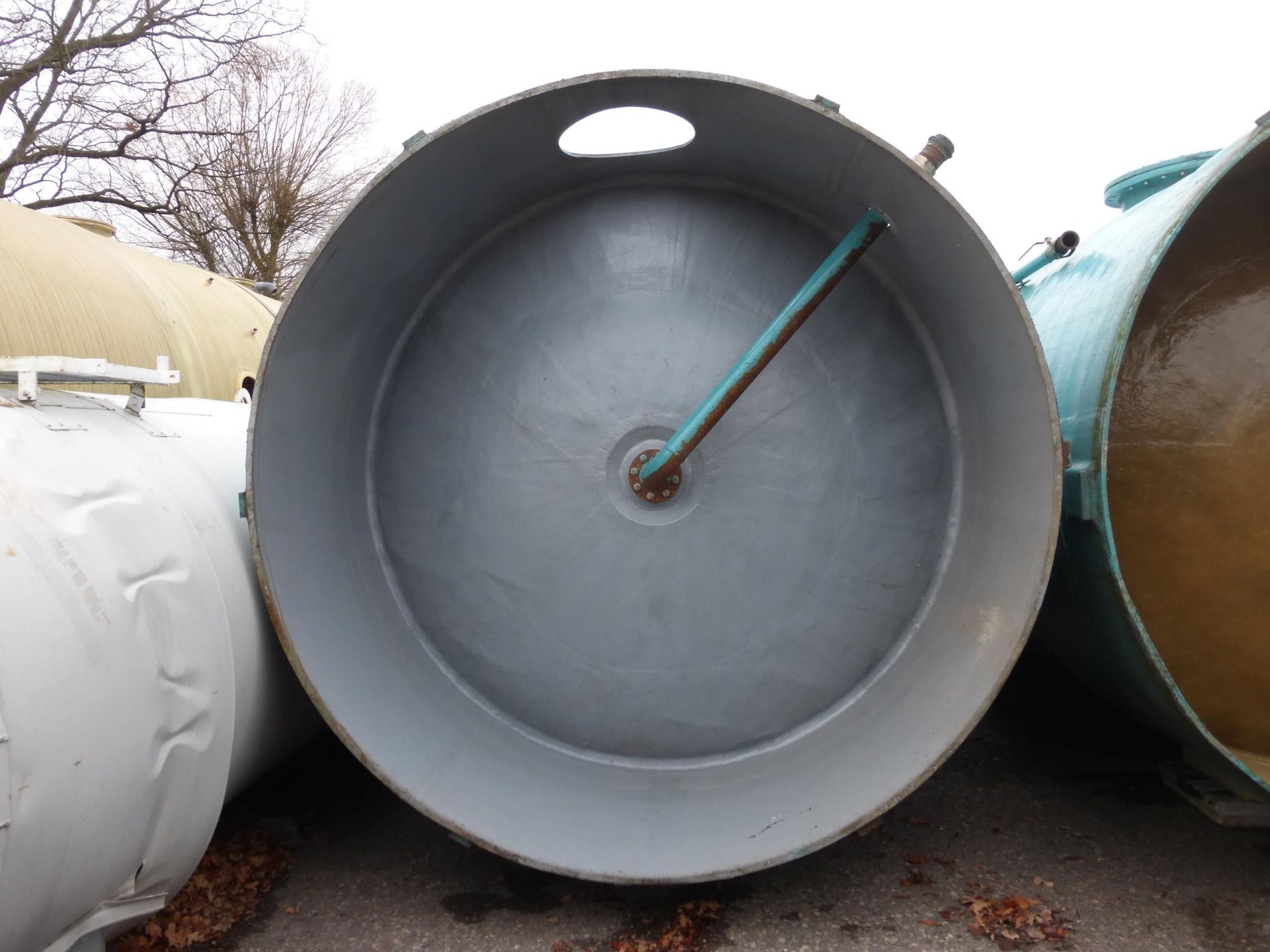 Lagerbehälter aus GFK, auf Fußring stehend (3)