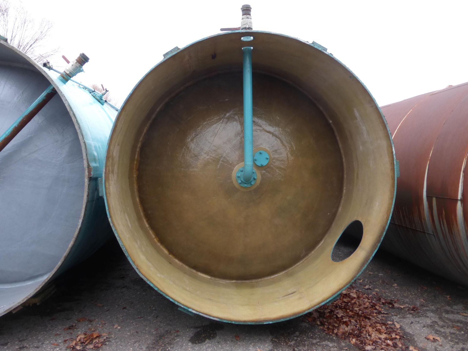 Lagerbehälter aus GFK, auf Fußring stehend (2)