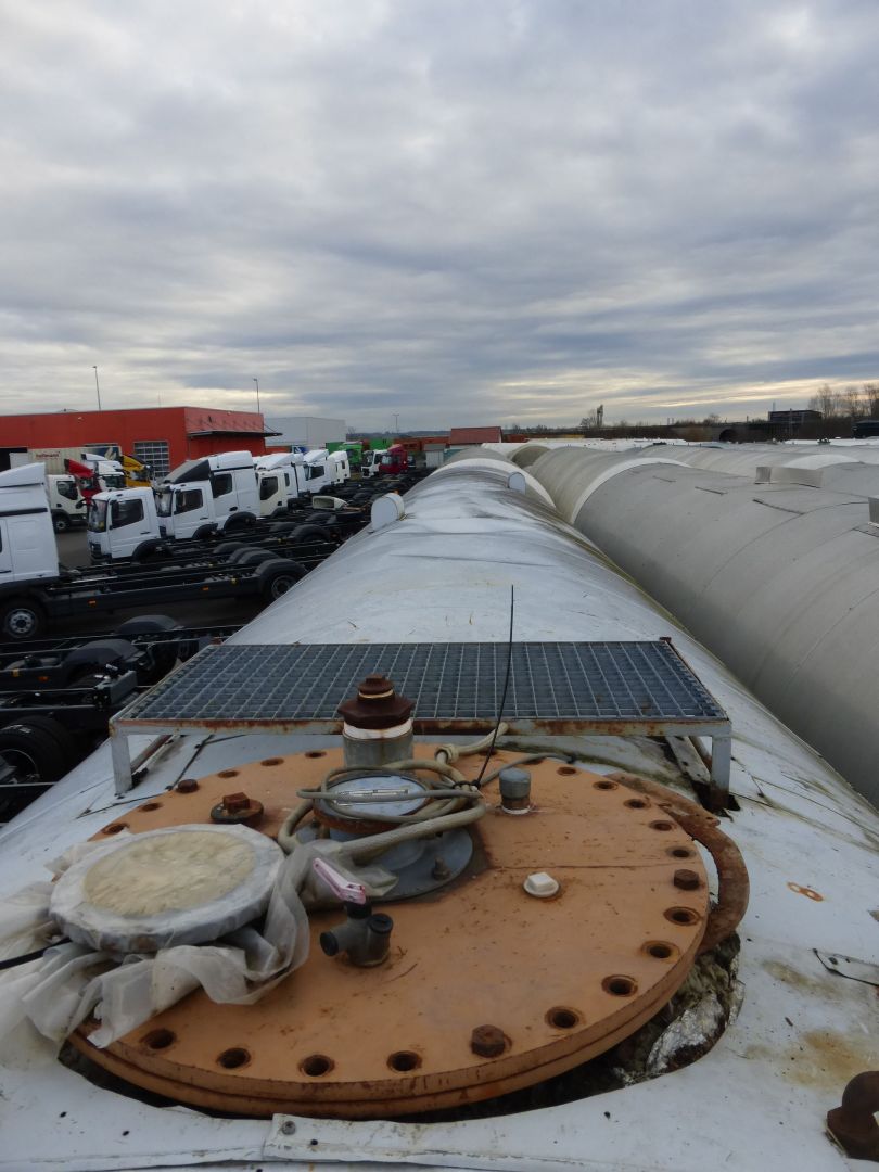 Lagerbehälter aus Stahl, nach DIN 6616/2, isoliert (5)