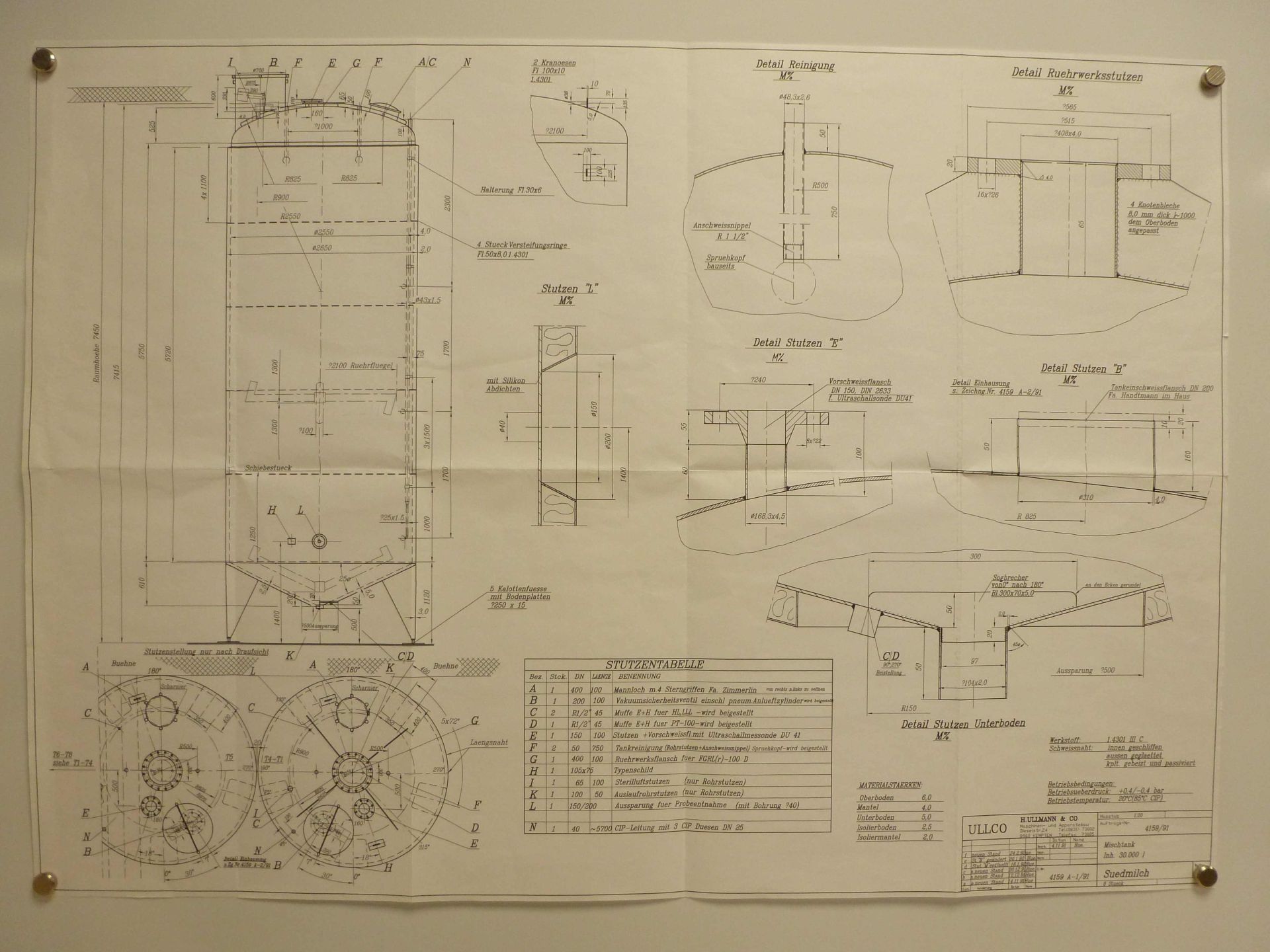 R&uuml;hrwerkbeh&auml;lter aus Edelstahl (V2A), isoliert (1)