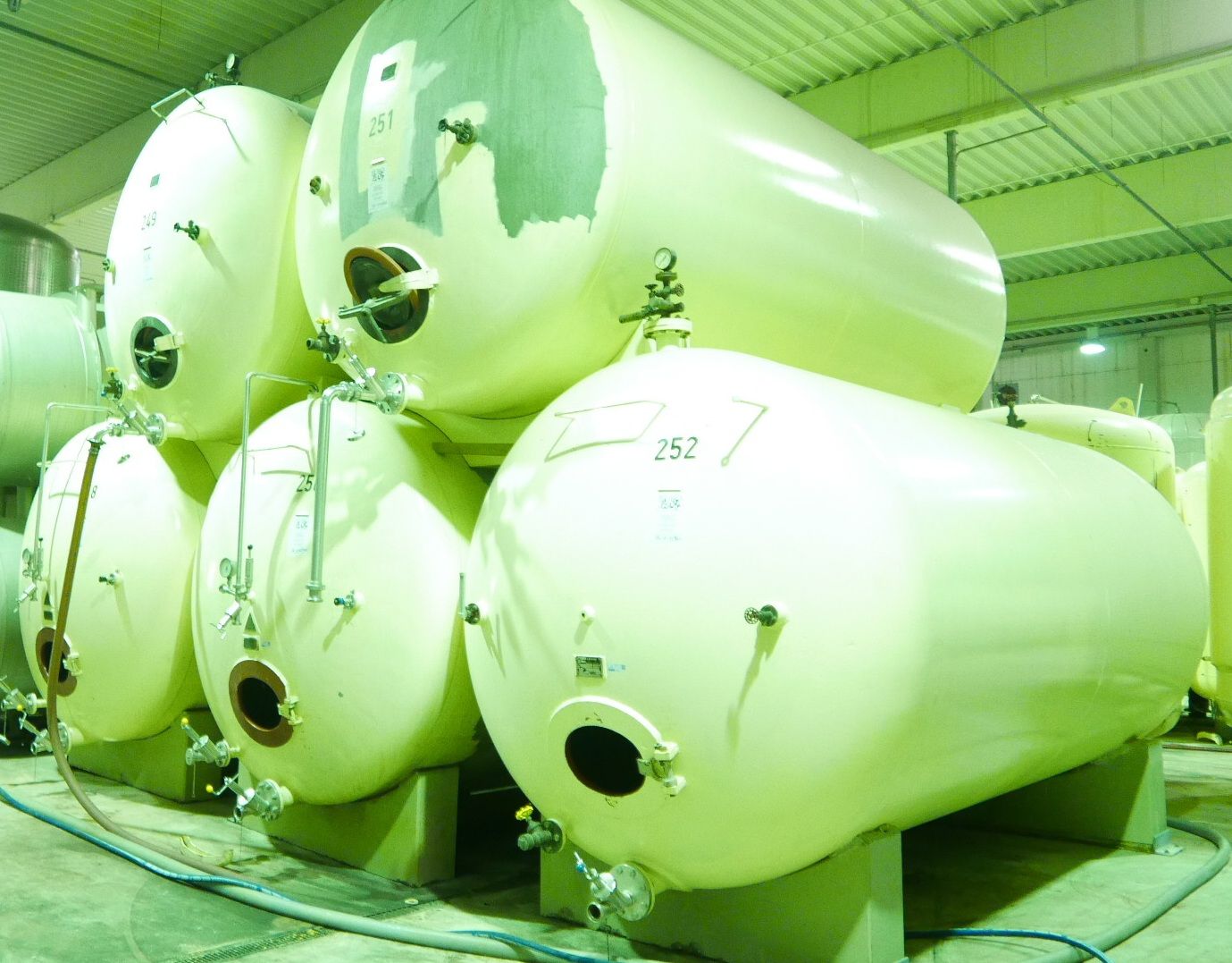 Druckbehälter aus Stahl, epoxidharzbeschichtet (2)