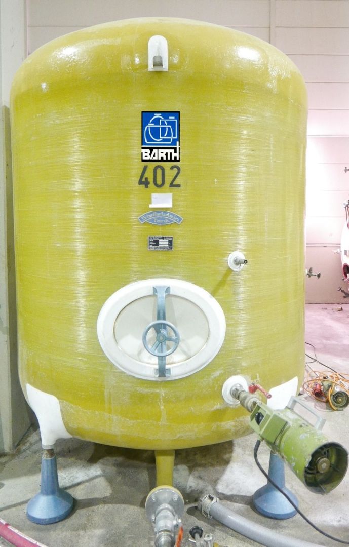 R&uuml;hrwerksbeh&auml;lter aus GFK, (16-151) (1)