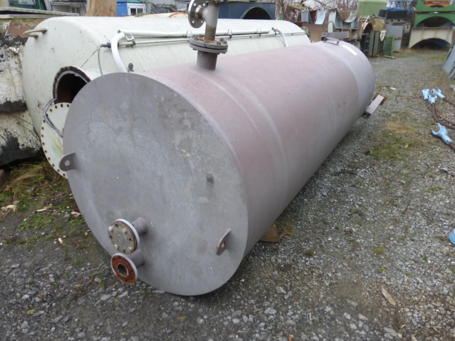 Lagerbehälter aus Stahl, auf 3 Profilfüßen stehend (4)