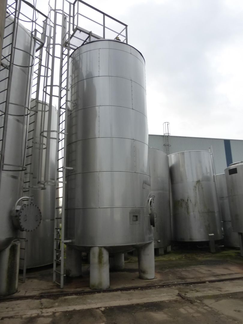 Lagerbehälter aus Edelstahl (V4A), isoliert (2)