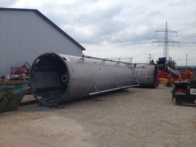 Lagersilos aus Aluminium, auf Fußring stehend (2)
