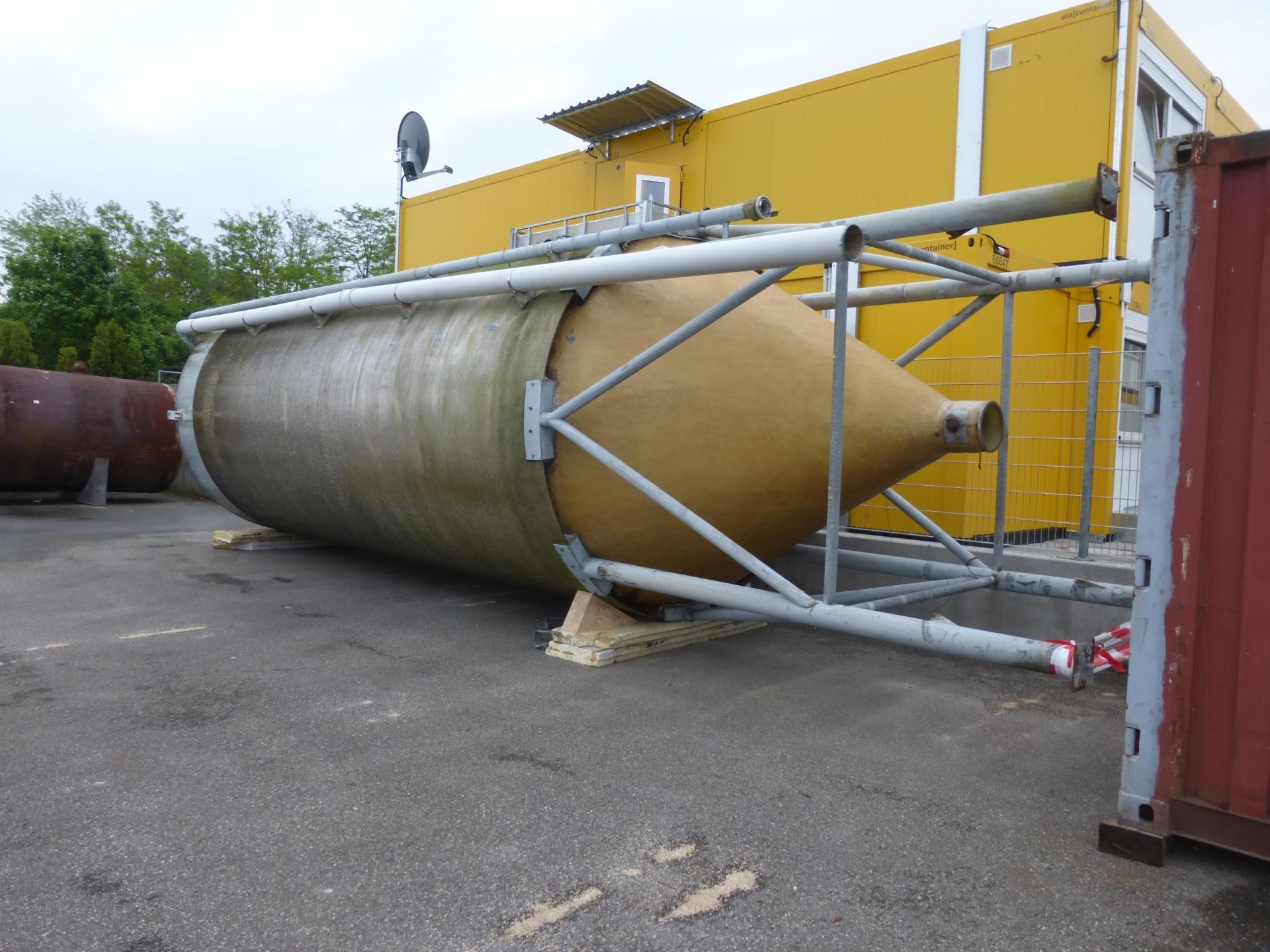 Lagersilo aus GFK, ehem. Salzsilo (1)