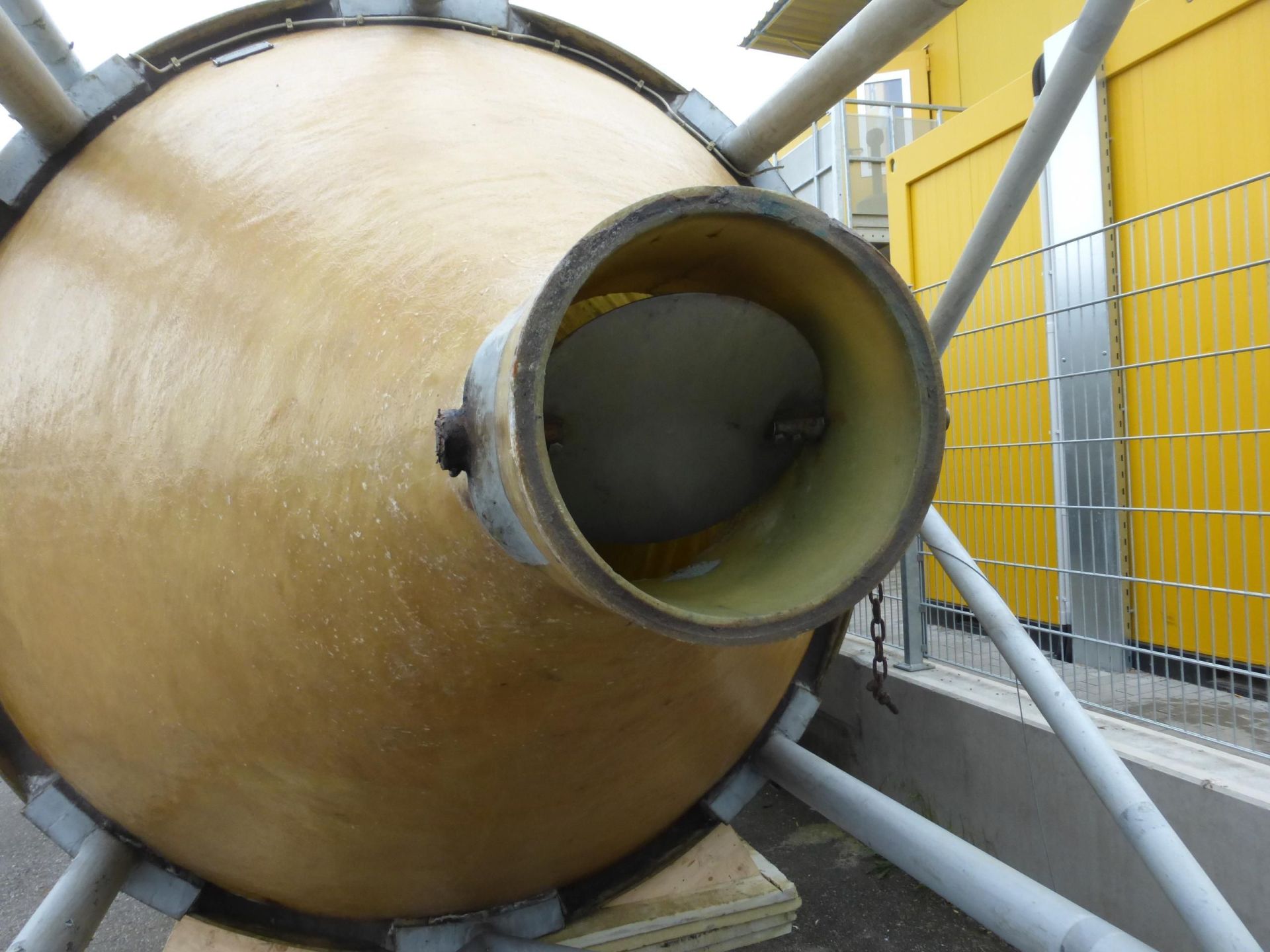 Lagersilo aus GFK, ehem. Salzsilo (2)