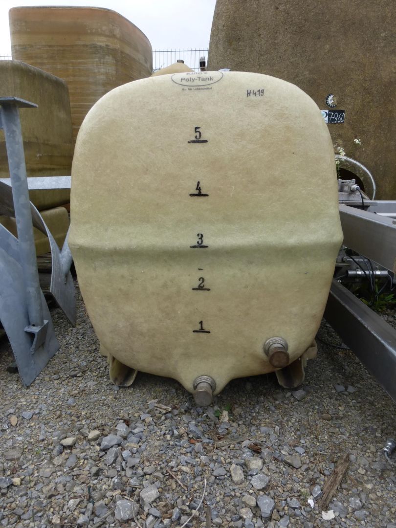 Lagerbeh&auml;lter aus GFK, auf 2 Kufen (1)