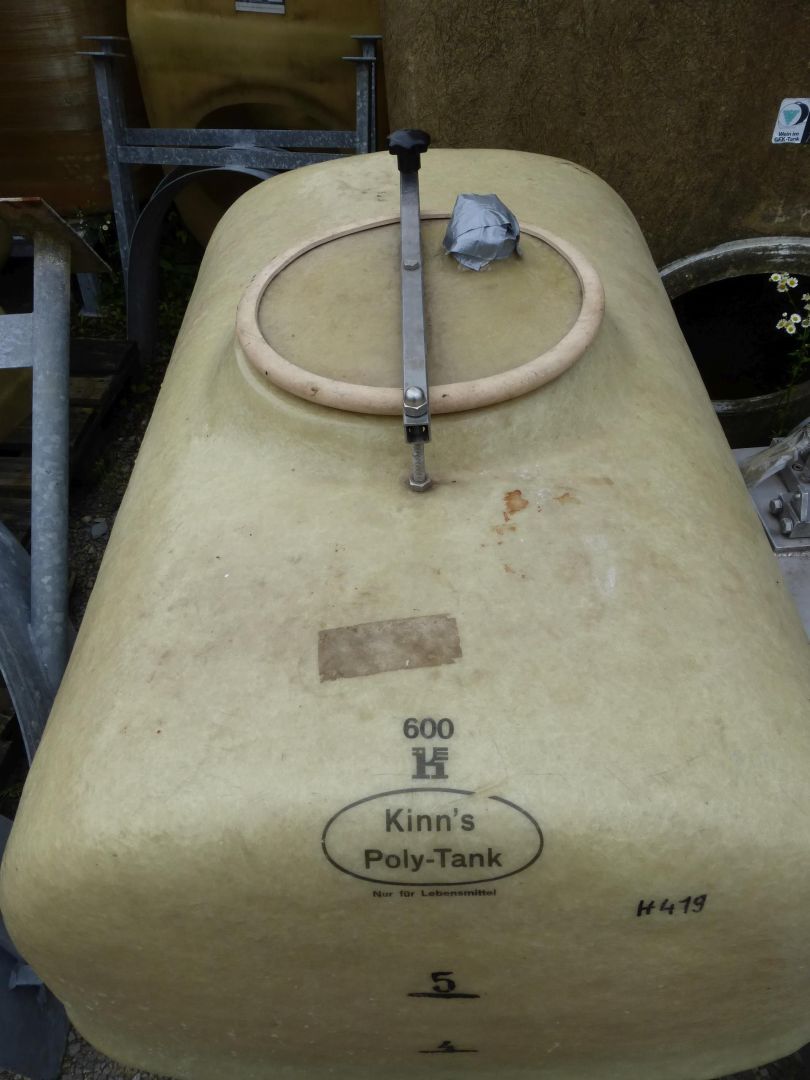 Lagerbehälter aus GFK, auf 2 Kufen (3)