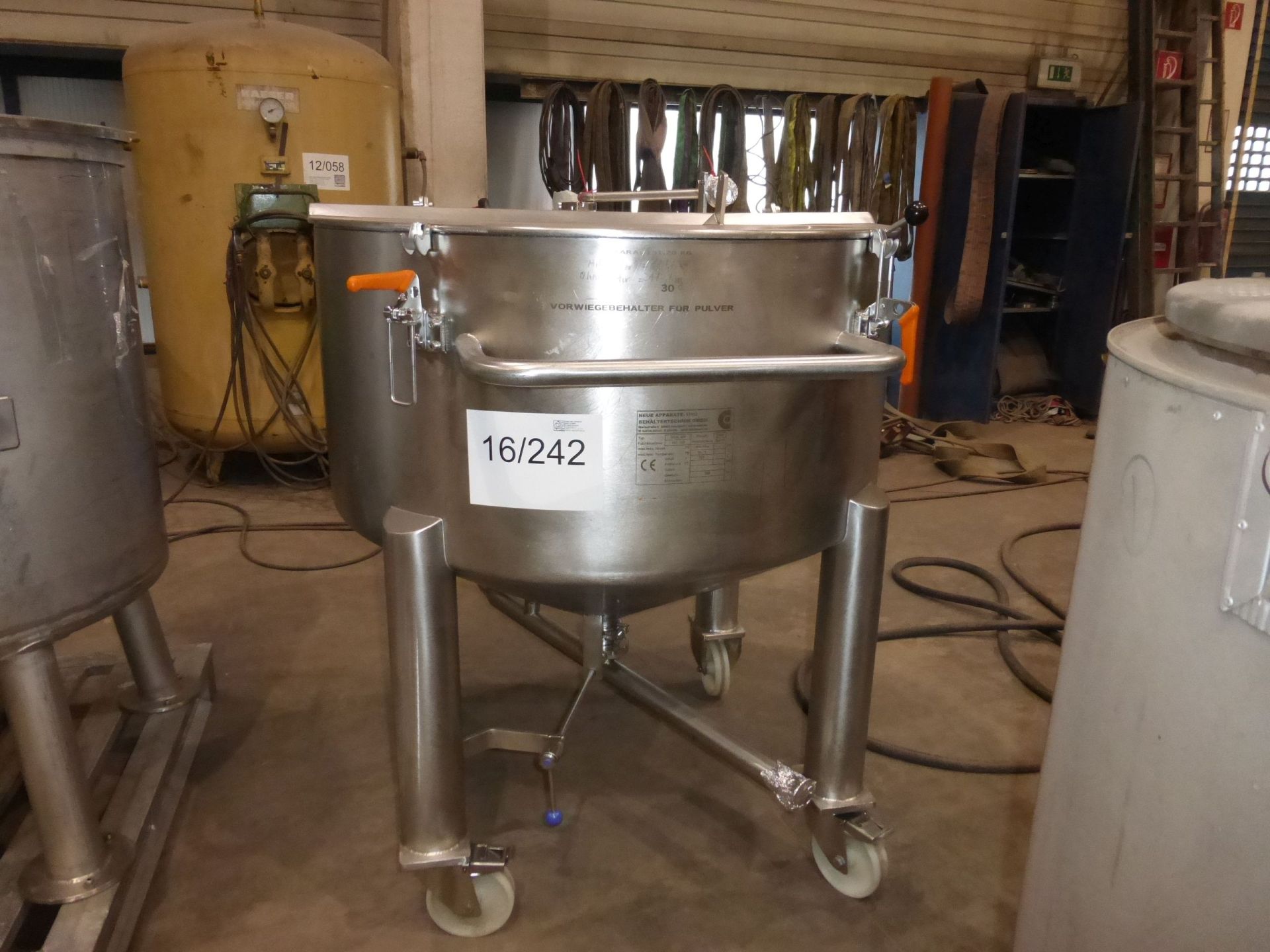 Lagerbeh&auml;lter aus Edelstahl (V4A), auf 4 Rollen (1)