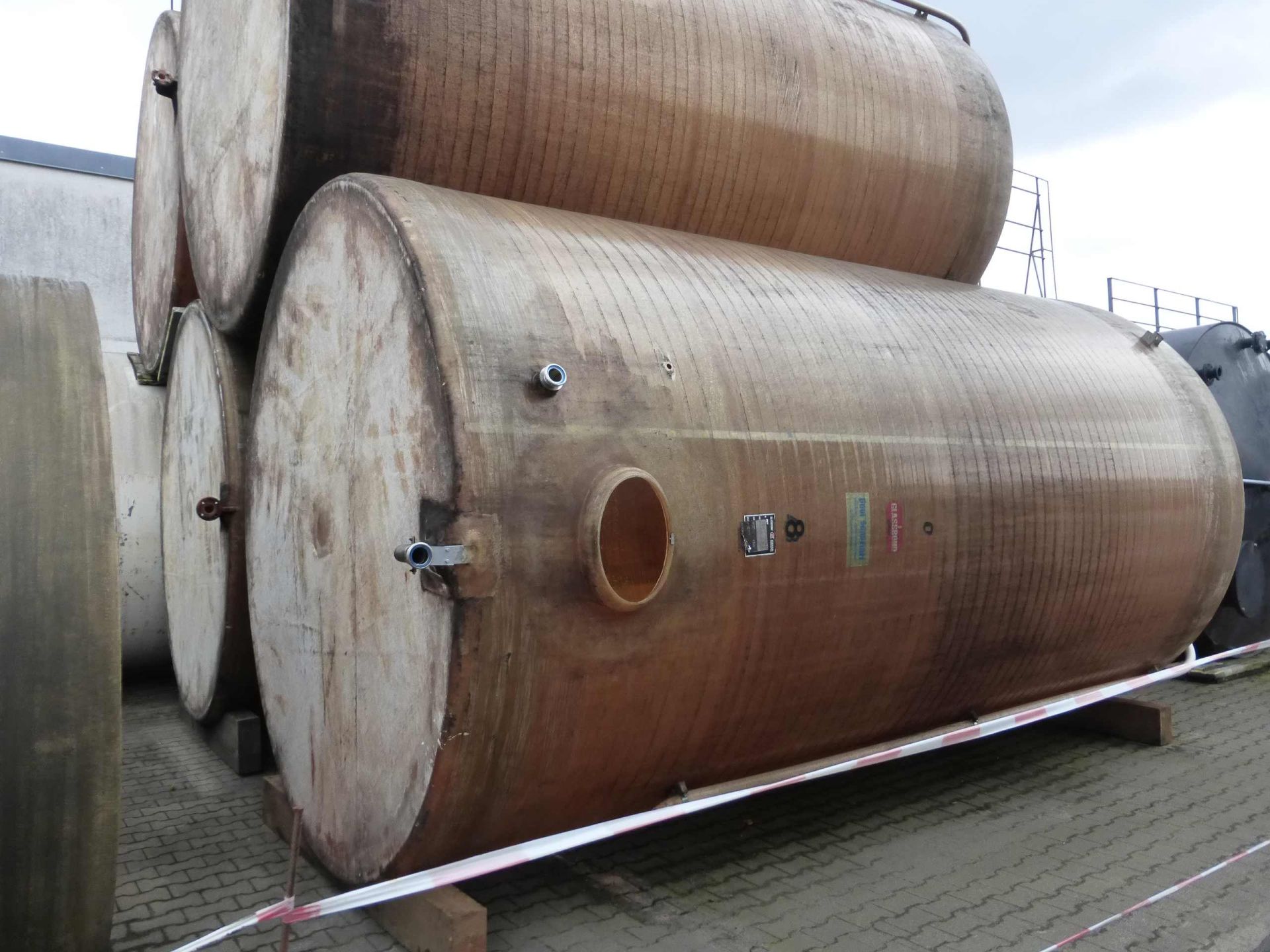 Lagerbeh&auml;lter aus GFK, Weinlagertanks stehend (1)