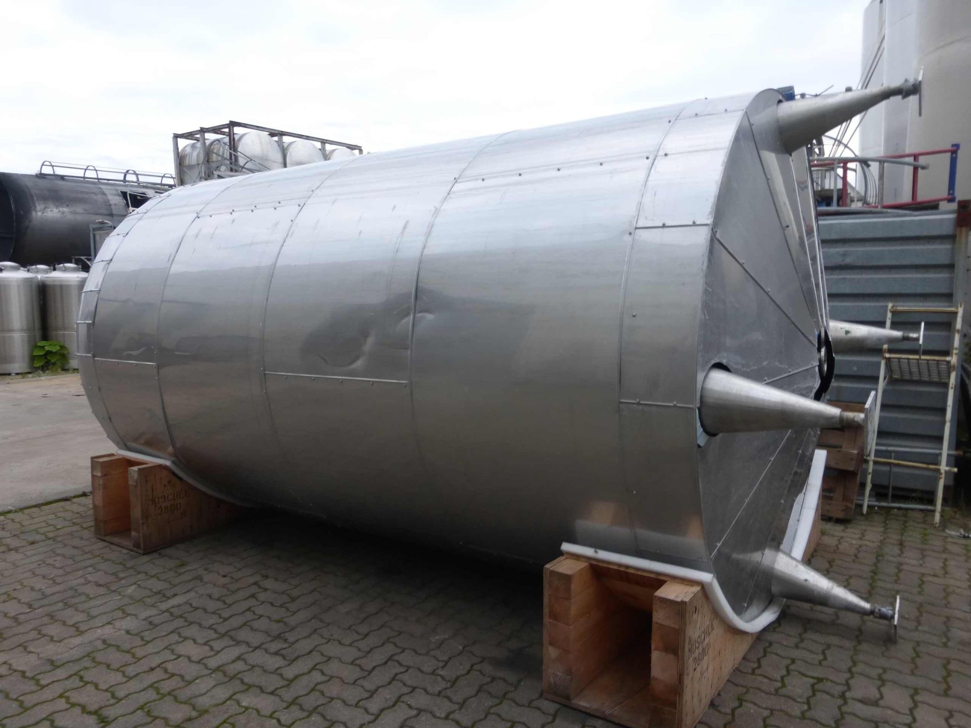 Lagerbehälter aus Edelstahl (V4A), isoliert (2)