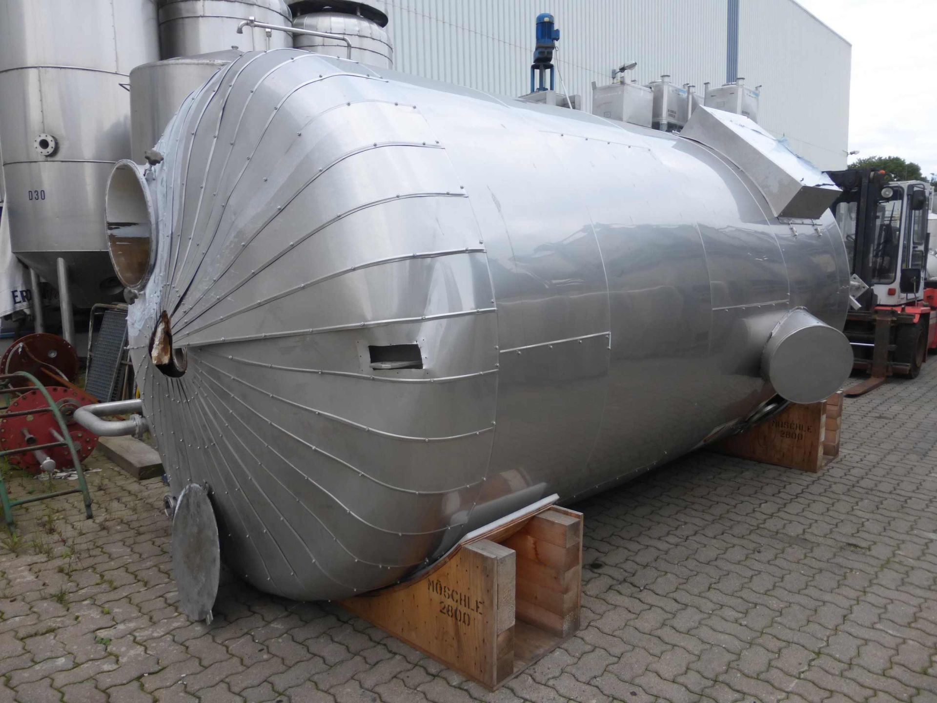 Lagerbeh&auml;lter aus Edelstahl (V4A), isoliert (1)