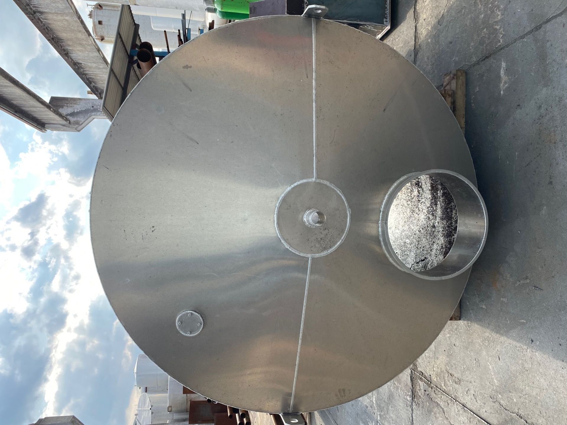 Lagersilo aus Aluminium, auf Tragepratzen (2)
