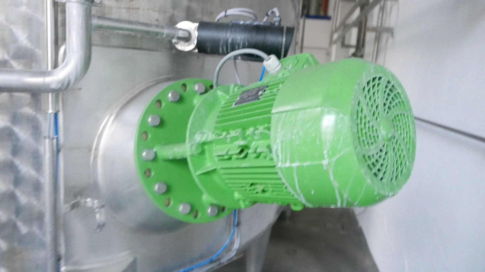 Rührwerkbehälter aus Edelstahl (V2A), stehend (3)