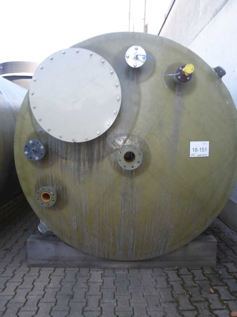 Lagerbeh&auml;lter aus GFK, doppelwandig, Flachboden (1)