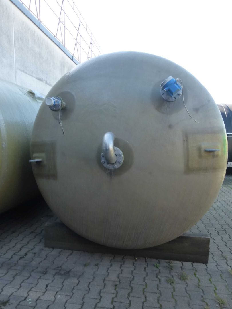 Lagerbehälter aus GFK, auf Fußring stehend (3)