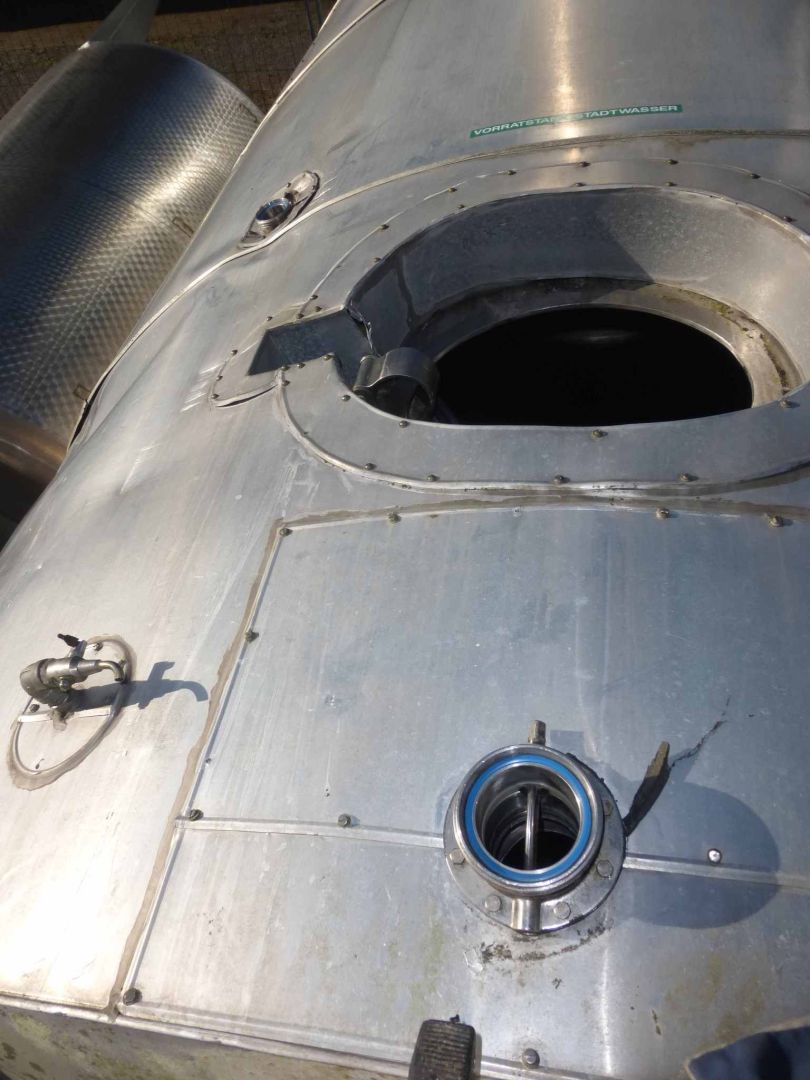 Lagerbehälter aus Edelstahl (V2A), isoliert (4)