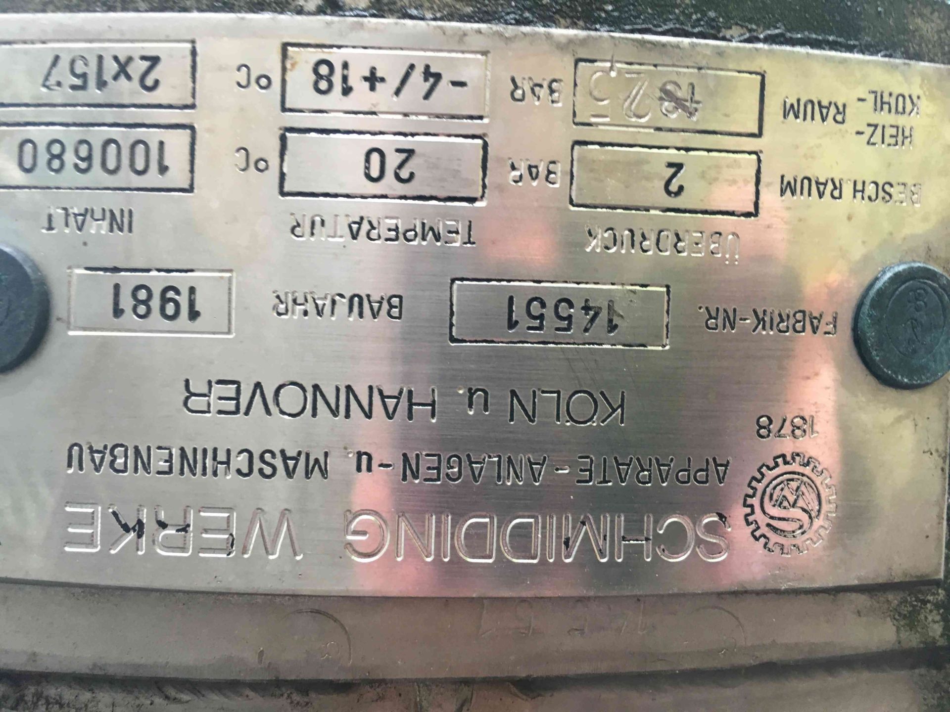 Lagerbeh&auml;lter aus Edelstahl (V2A) stehend isoliert (1)