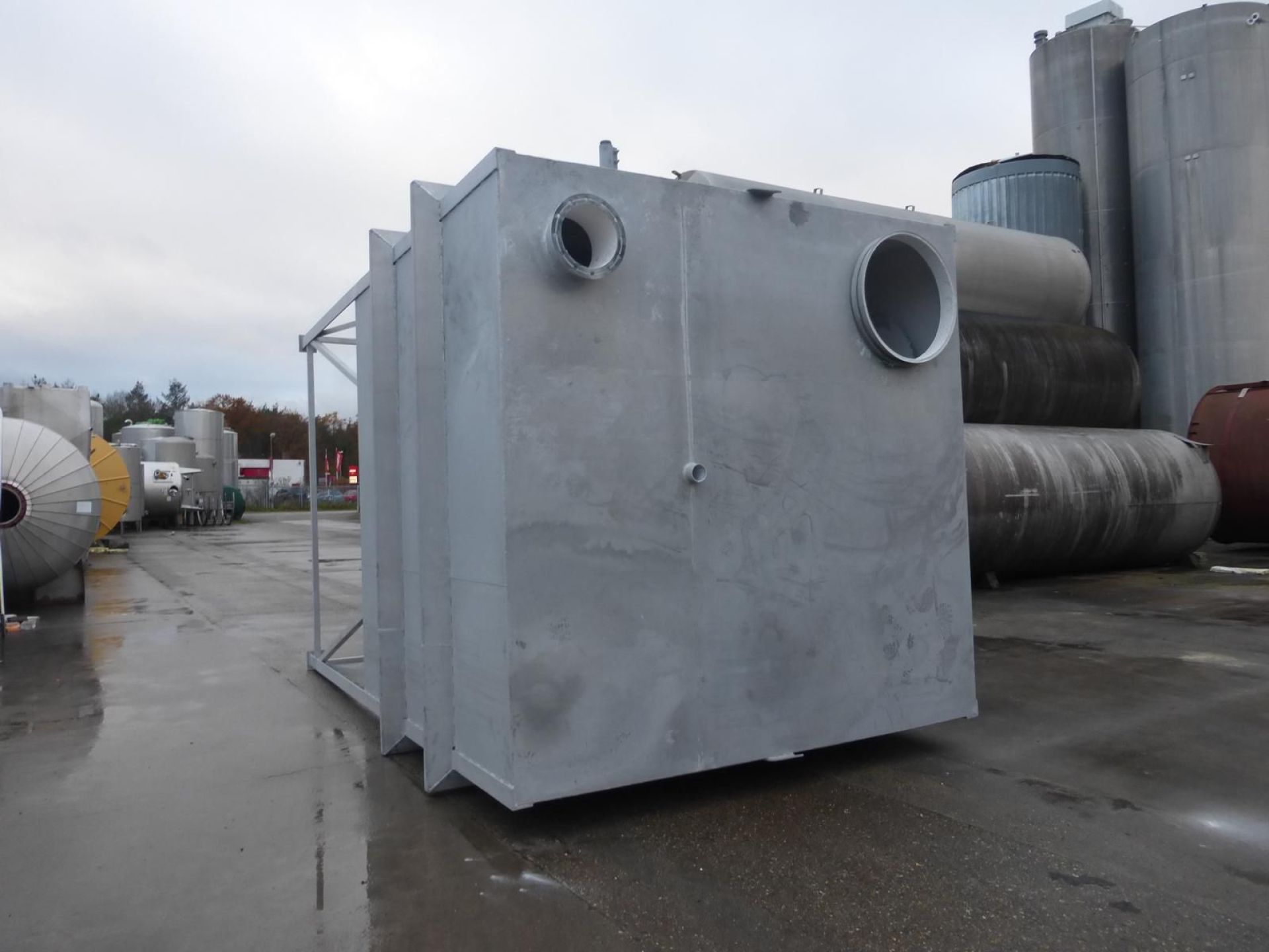 Aluminium-Rechtecksilo, auf 4 Füßen stehend (2)