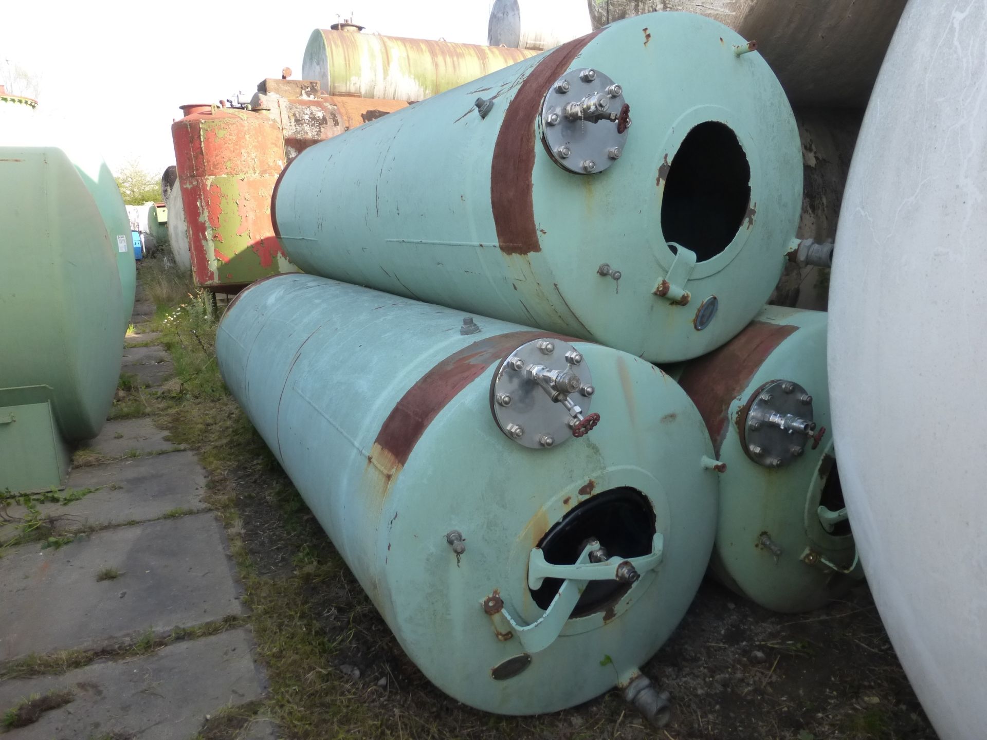 Stahltanks innen emailliert (gebraucht) mit Betonl (1)