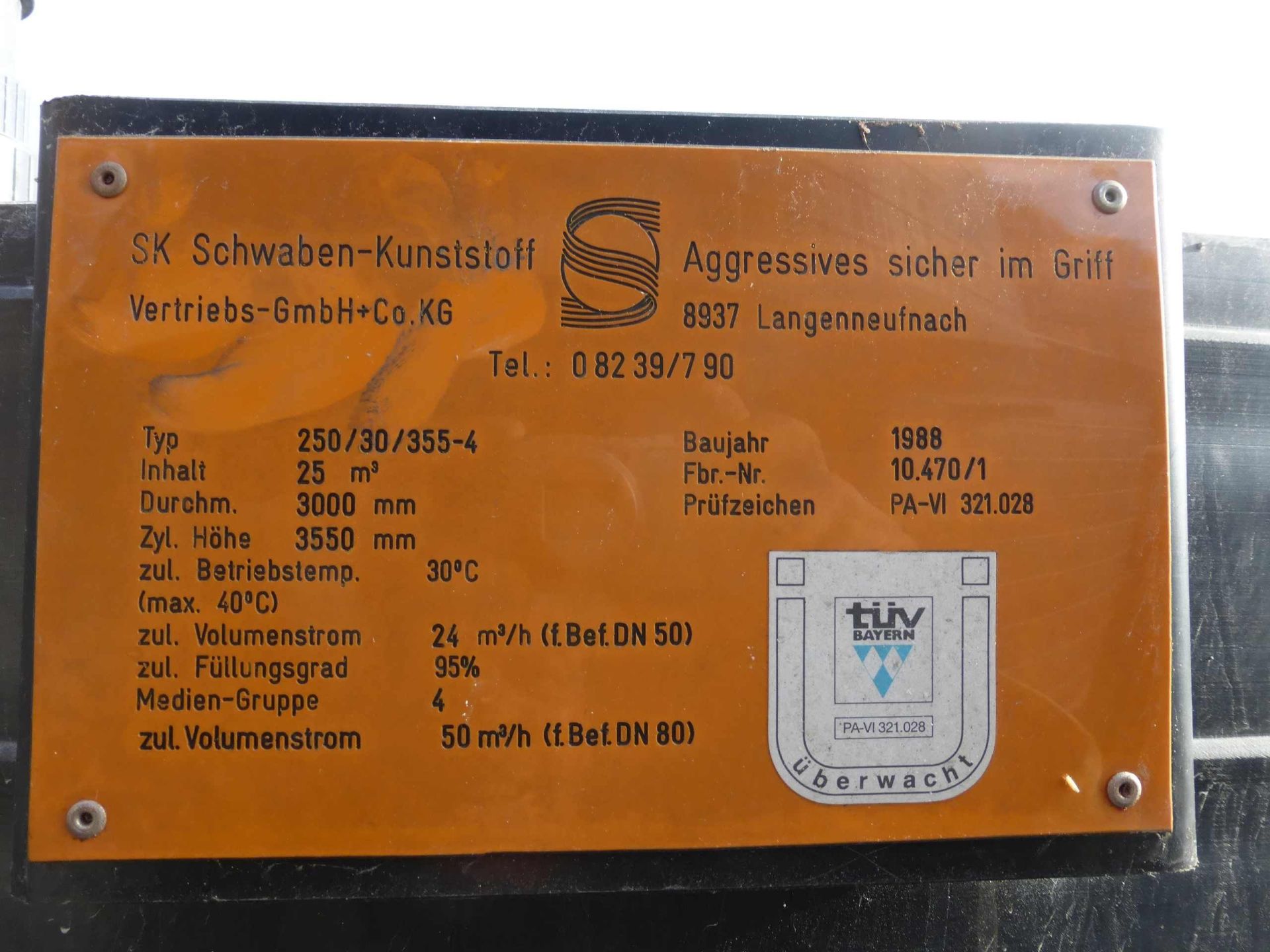 PE-Flachbodenbehälter mit Auffangwanne (2)