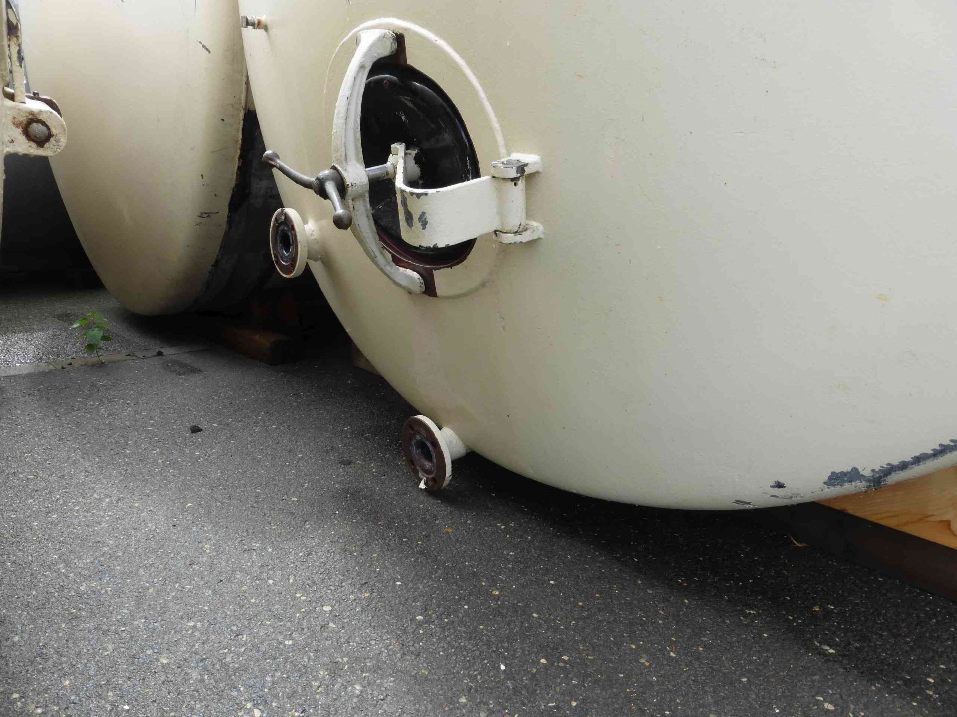 Lagerbehälter aus Stahl, innen emailliert (2)