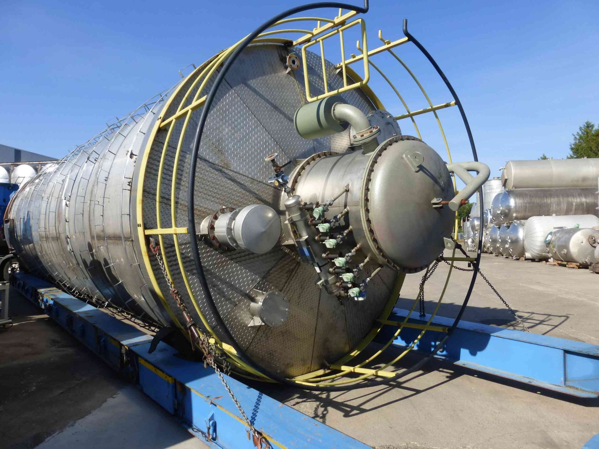 Lagersilo aus Edelstahl, Kunststoffgranulat-Silo (1)